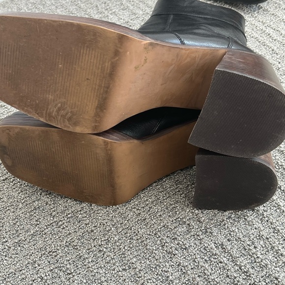 OUT OF STOCK ASOS DESIGN Wide Fit Region leather mid-heel boots in black - Picture 6 of 6